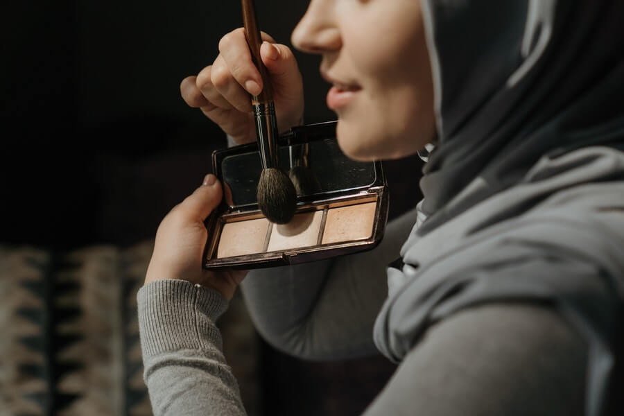 woman holding highlighter palette