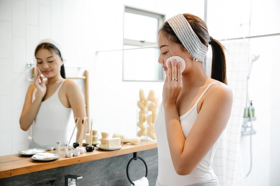 woman taking her makeup off