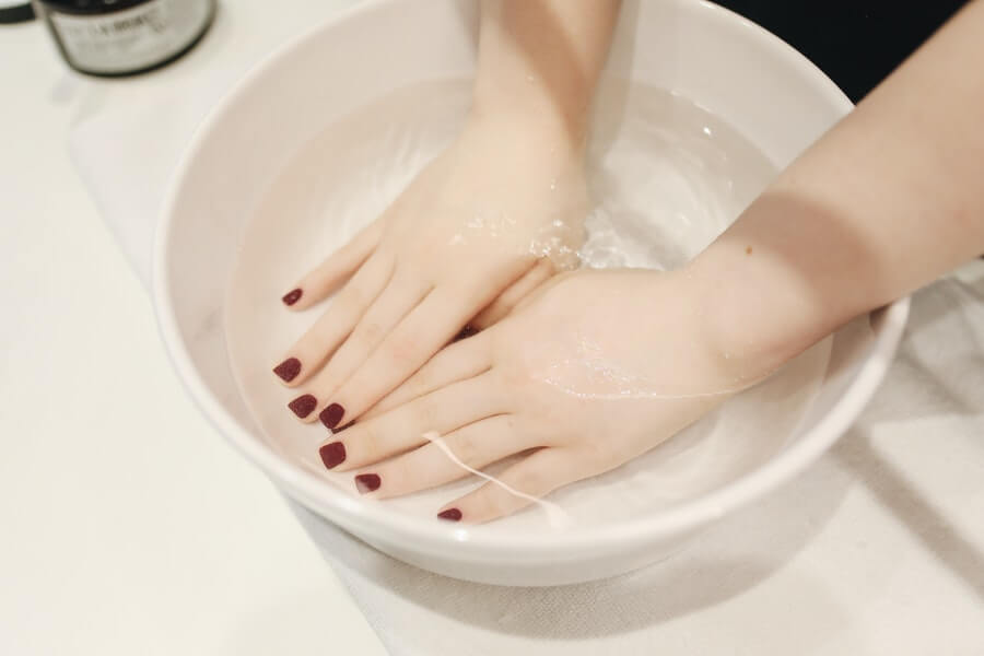 drying nails faster with cold water