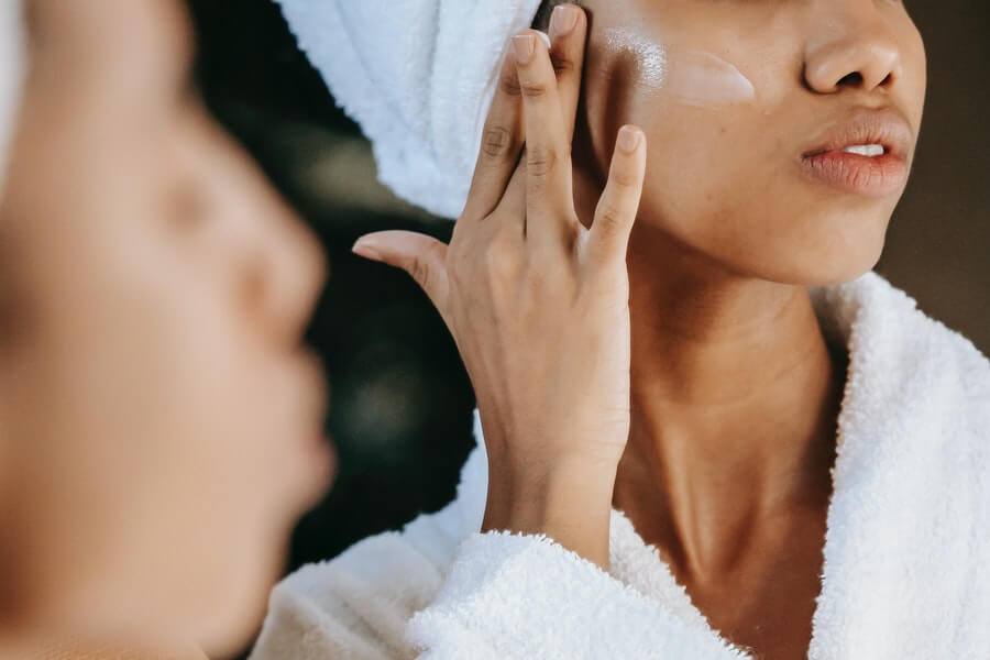 woman moisturizing to see can moisturizer cause pimples