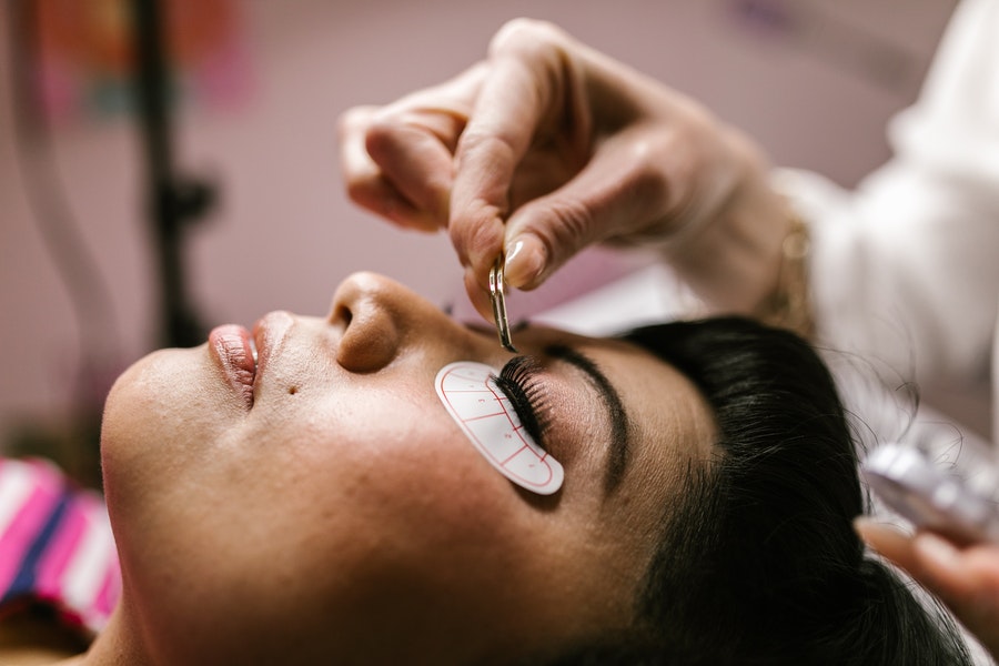 woman receiving eyelash
