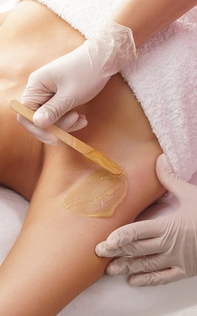 Beautician,Is,Removing,Hair,From,Young,Female,Armpits,With,Hot online waxing course intro